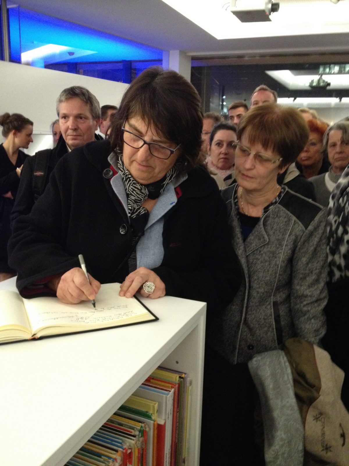 ceremonie-deuil-paris-stuttgart